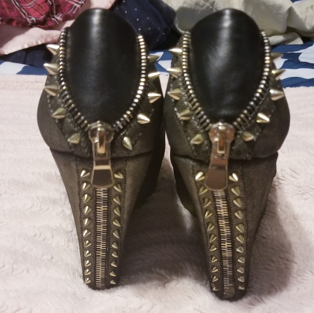 Gianni Bini size 9.5 wedge heels